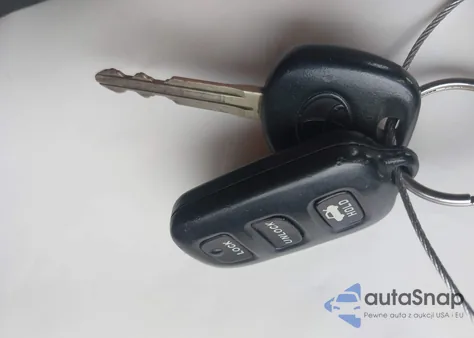 2005 Toyota Camry Le/Se/Xle z USA, uszkodzony, nr VIN 4T1BE30K75U974521